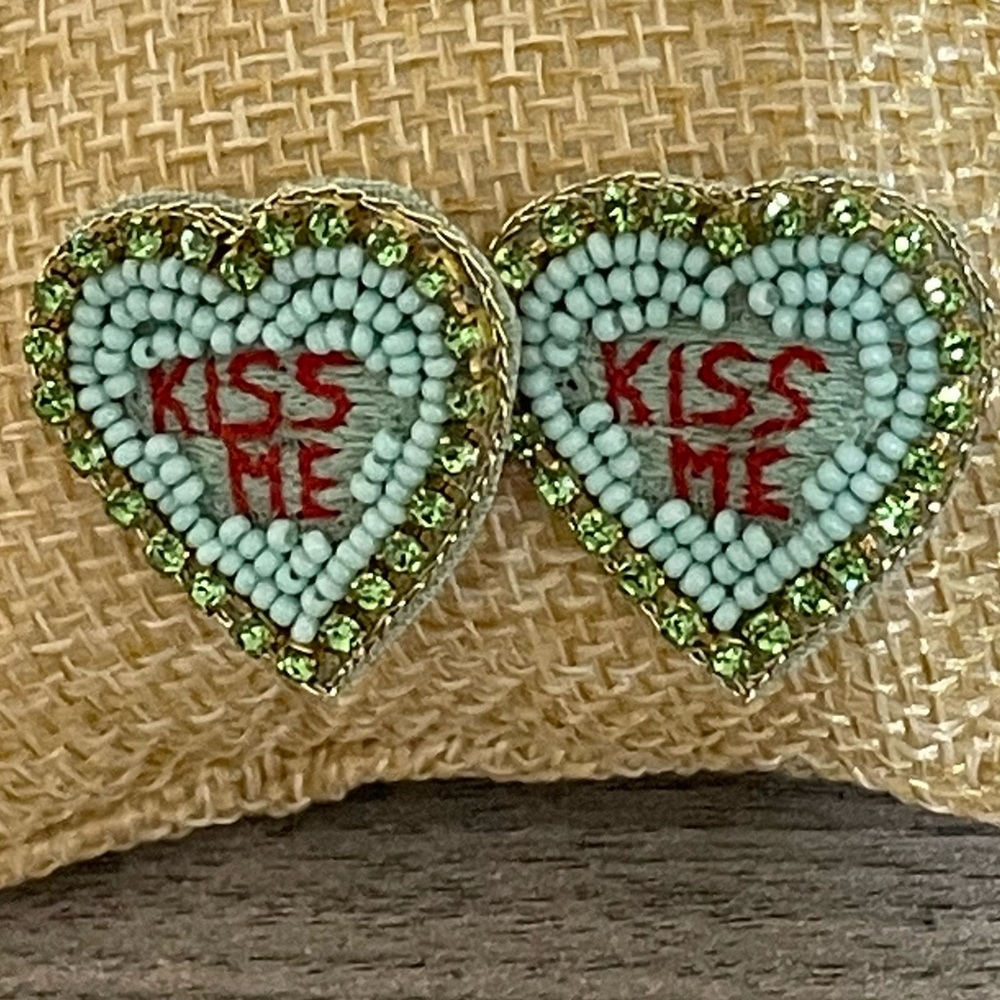 🎉💕Emma Beaded Rhinestone KISS ME Heart Earrings
